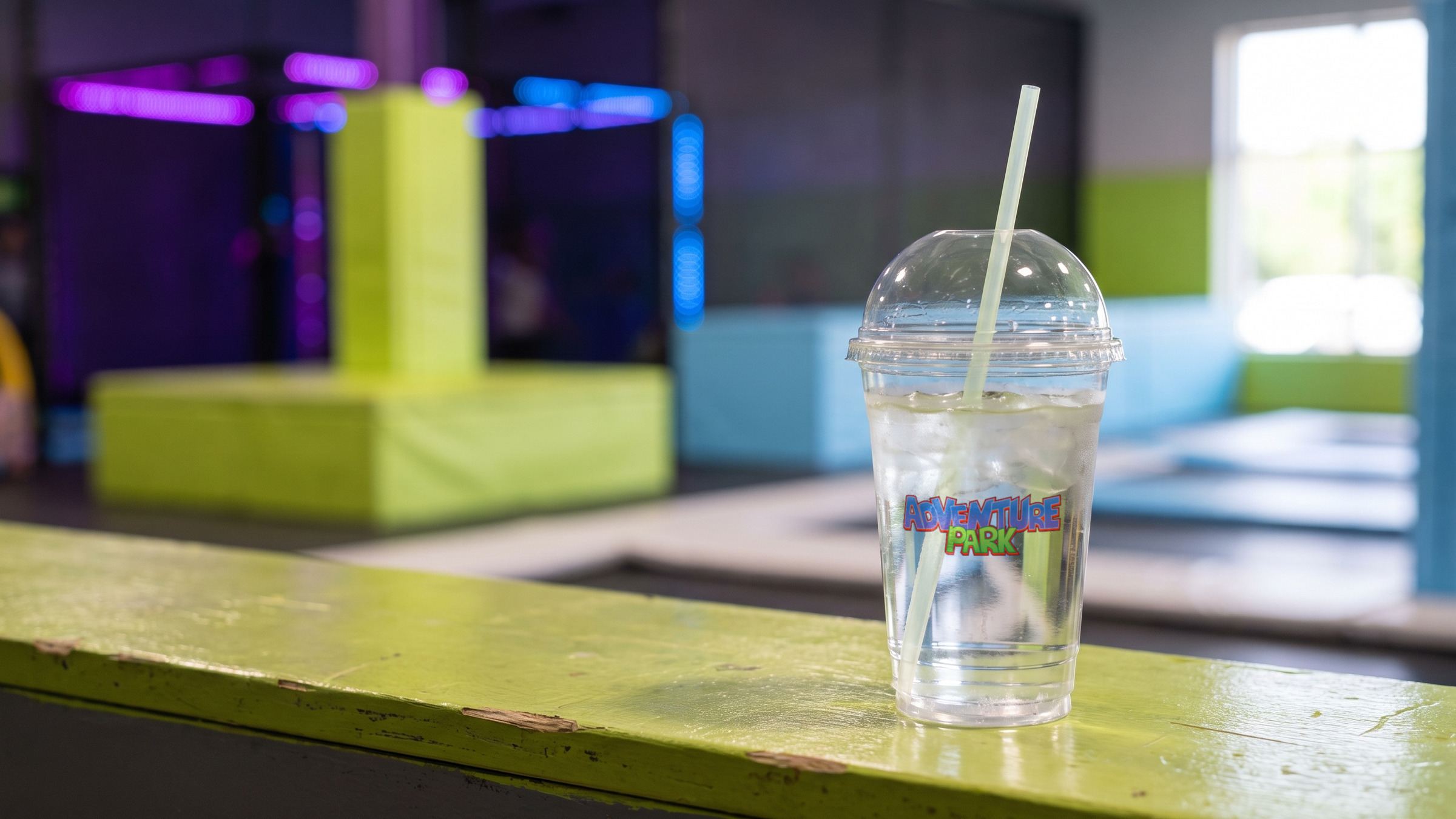 The clear cup with the logotype